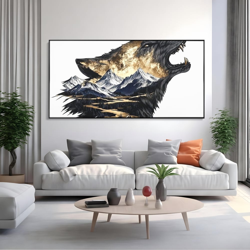 Tablou canvas cu ilustratie cu lup care urla si munti, in rama de aluminiu negru, pe perete intr-un living